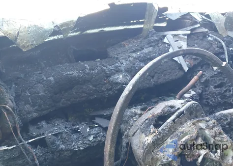 2005 Lincoln Town Car Signature from USA, damaged, VIN 1LNHM81W05Y614947